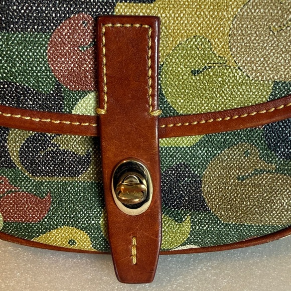 Dooney & Bourke Camouflage Duck Field Cross Body Bag Green Camo - Picture 5 of 12
